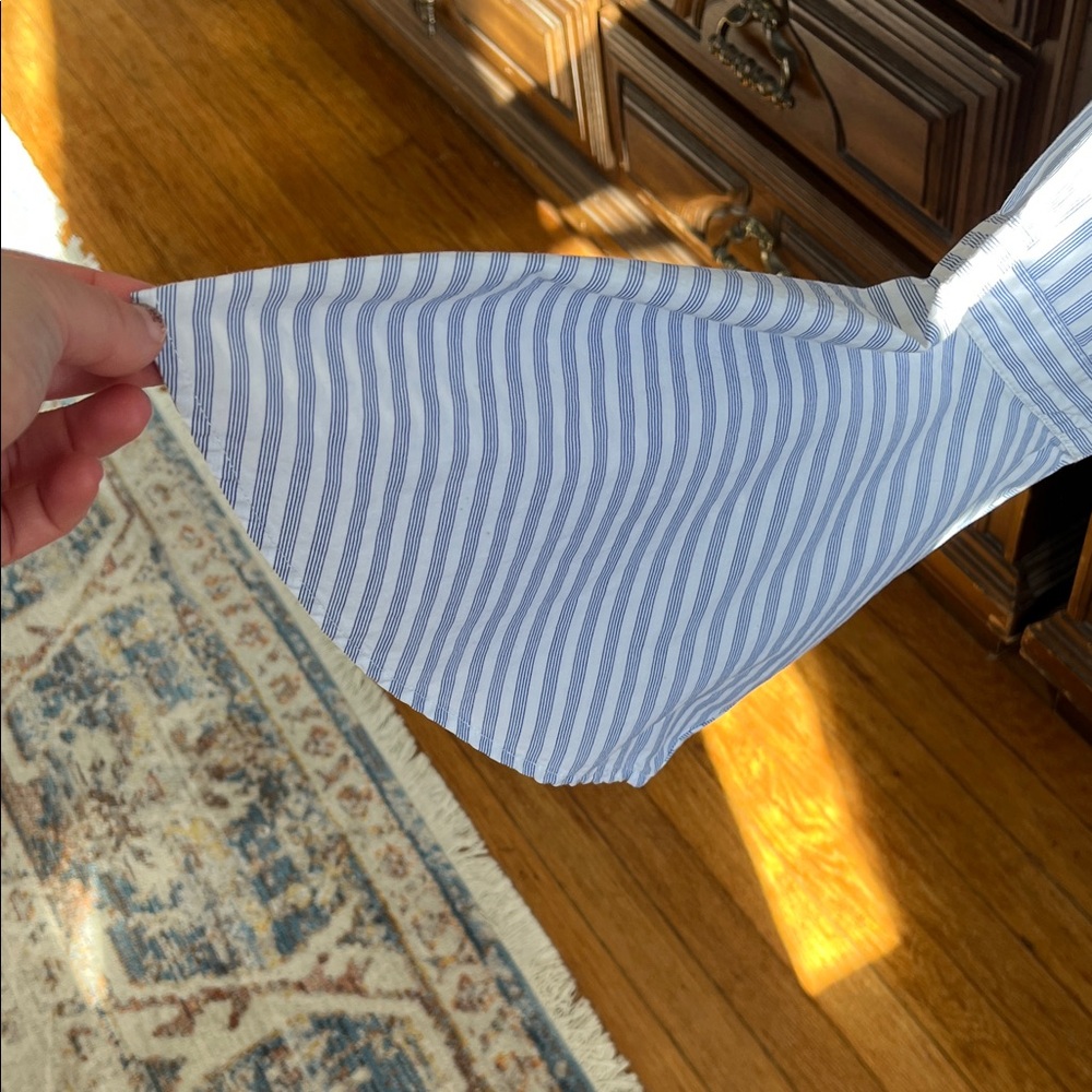 Banana Republic Blue and White Striped Bell Sleeve Blouse - Picture 4 of 7